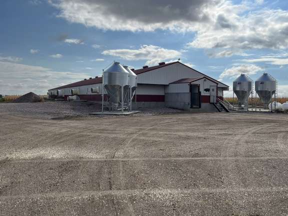 Hog confinement nursery near Mount Vernon SD