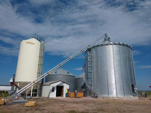 Grain System; 36'D x 9 Ring Top Dry Bin near Menno, SD
