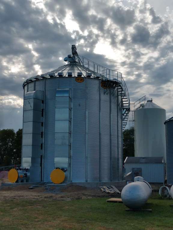 Grain System; 36' Diameter x 9 Ring Top Dry Bin- Menno, SD
